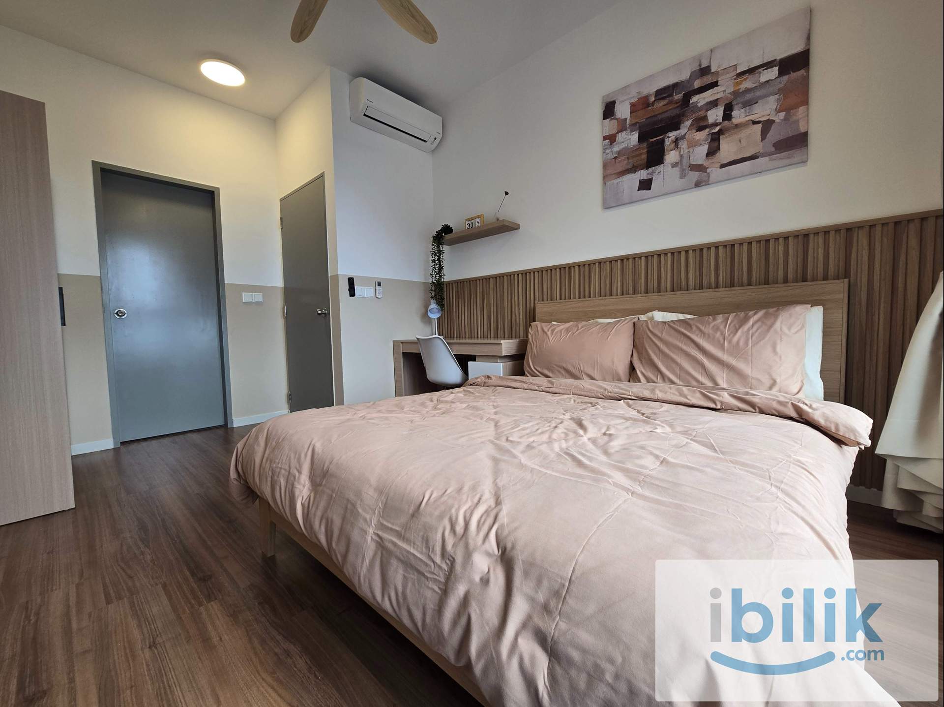 Master room with private bathroom - Image 3