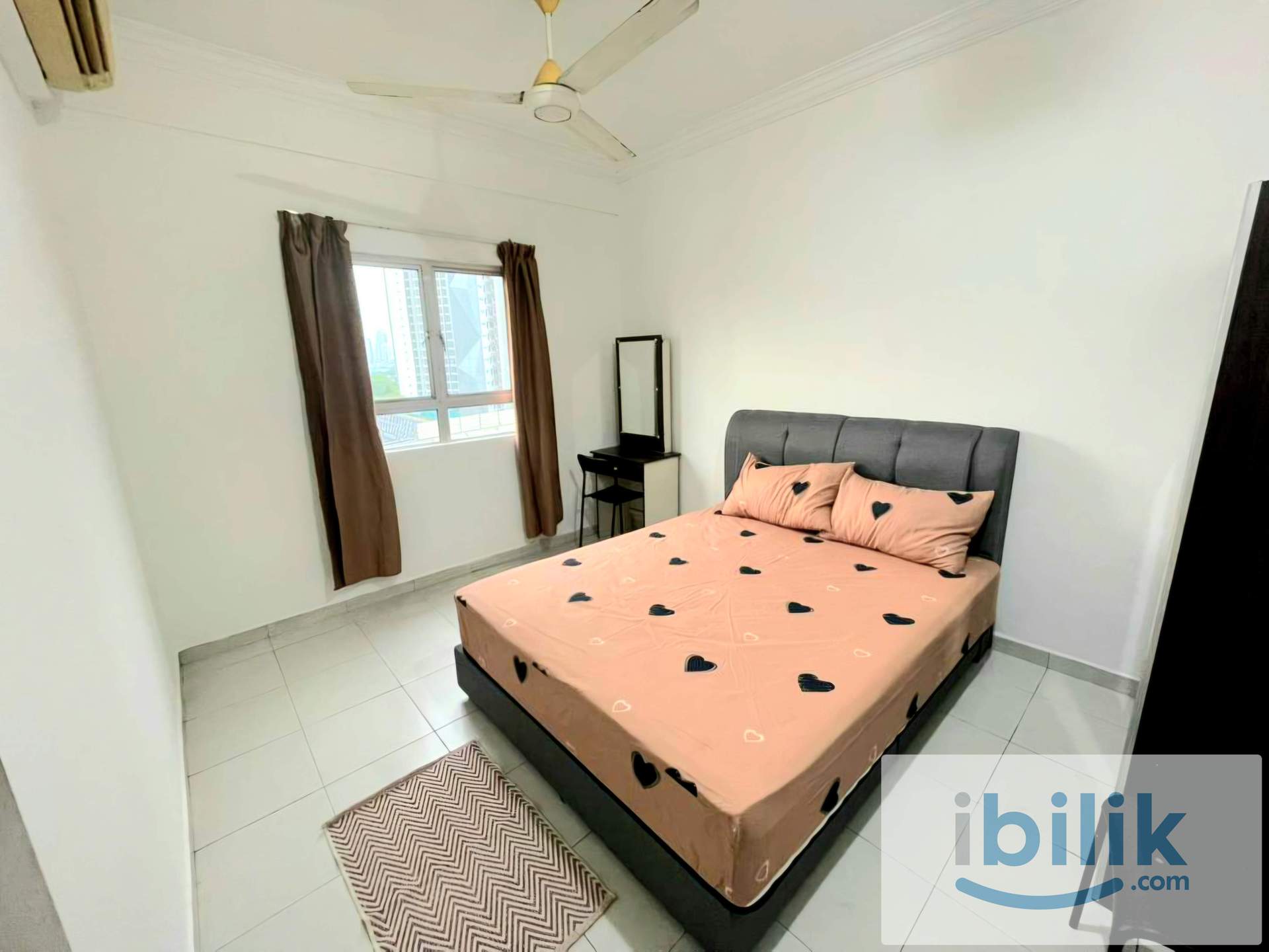 Suria Jelatek - Middle Room - Image 2