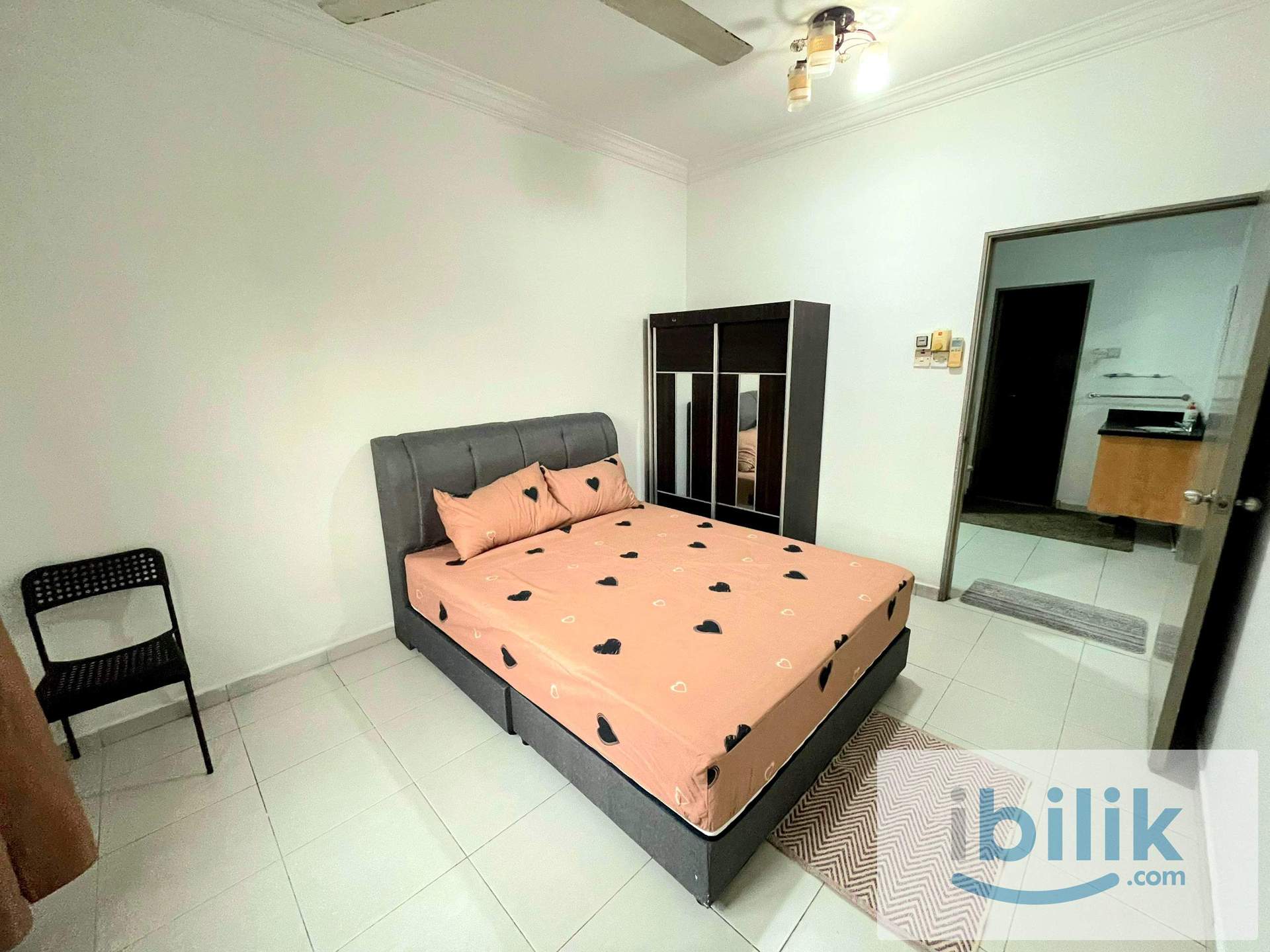 Suria Jelatek - Middle Room - Image 3