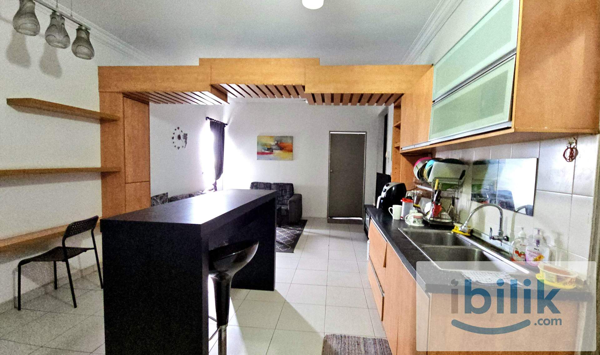 Suria Jelatek - Middle Room - Image 4