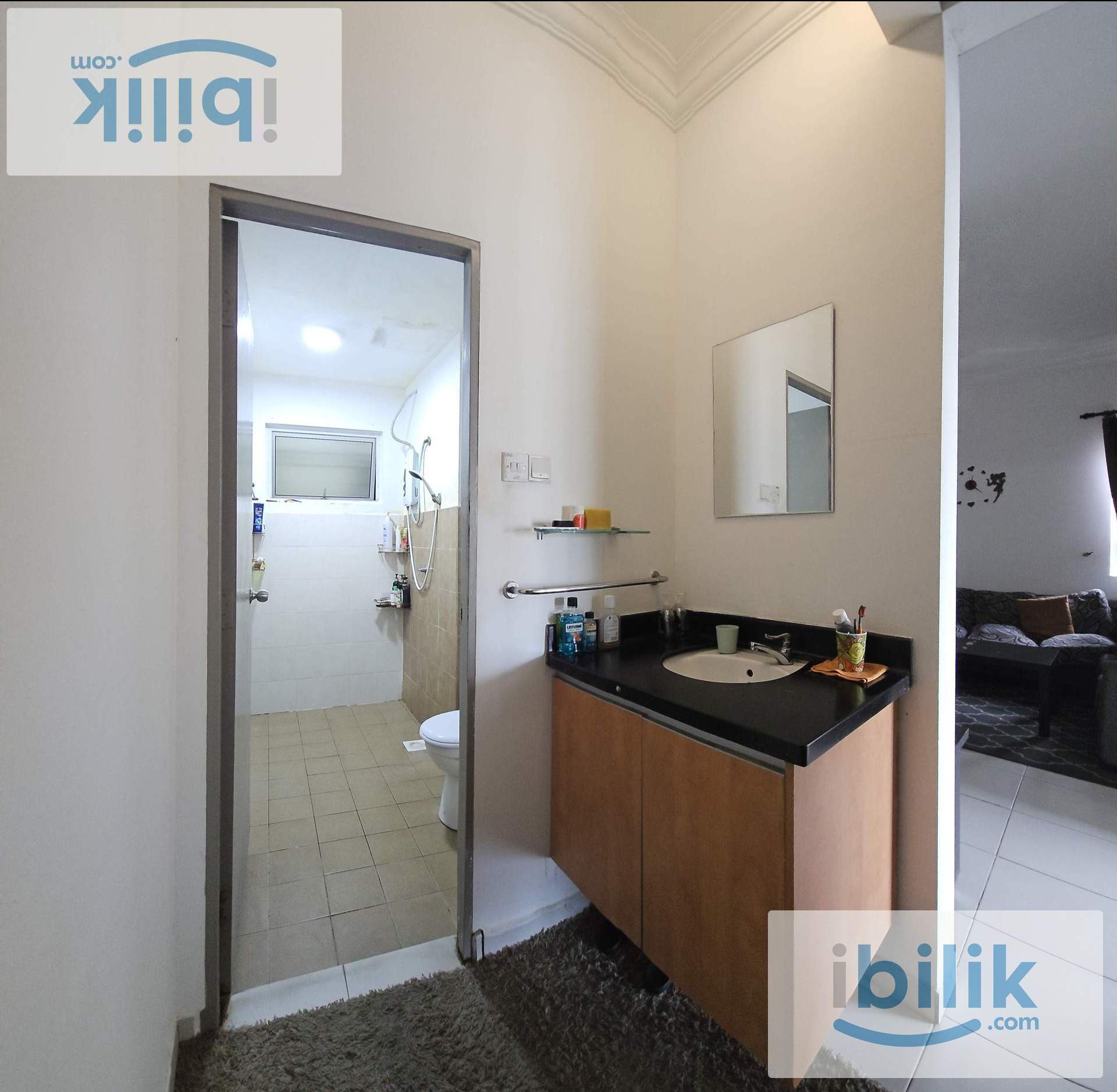 Suria Jelatek - Middle Room - Image 5