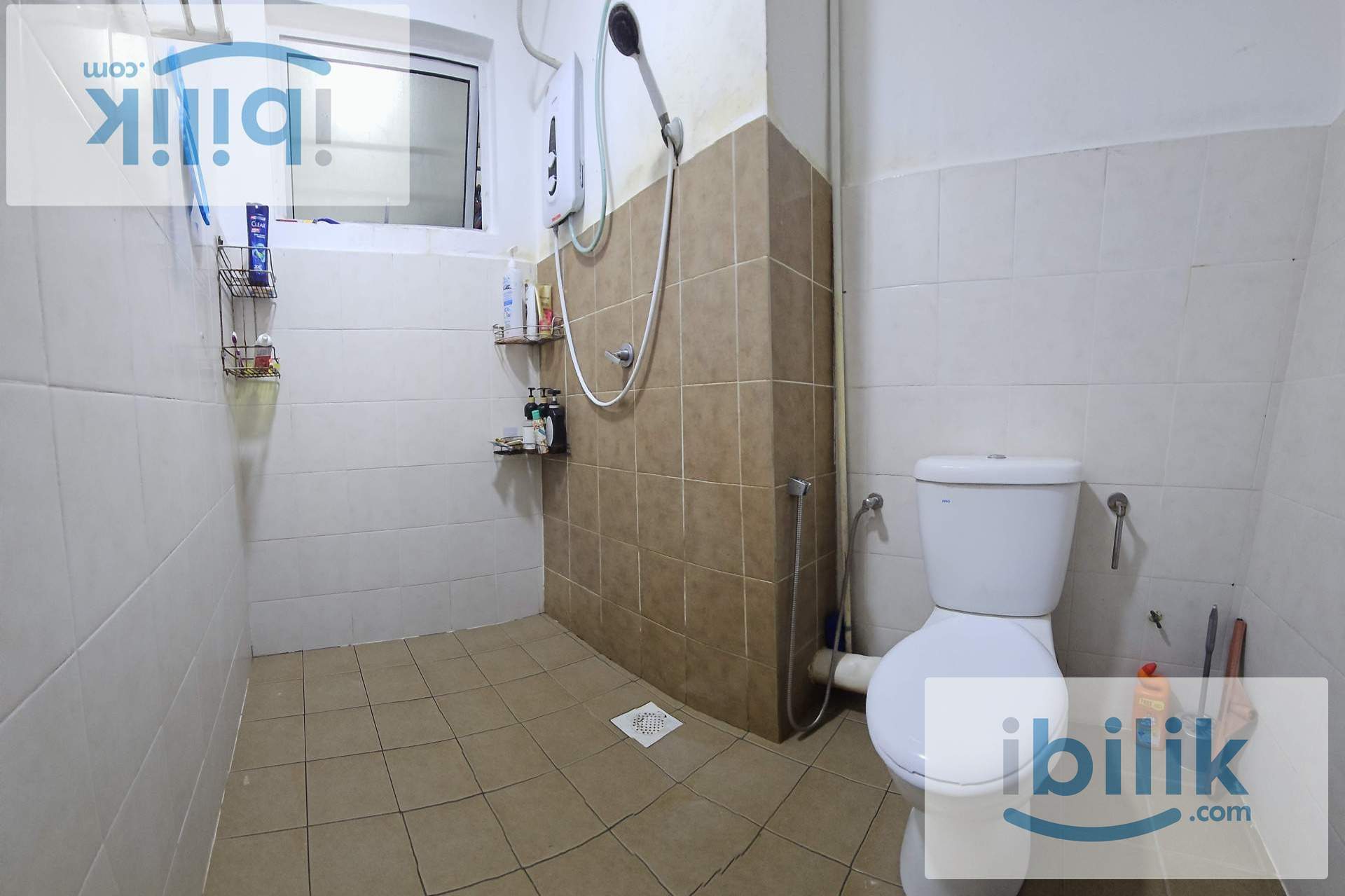 Suria Jelatek - Middle Room - Image 6