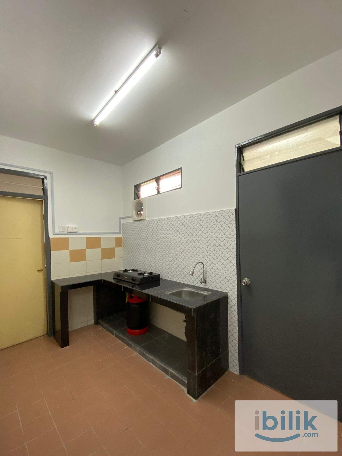 MEDIUM ROOM - Image 2