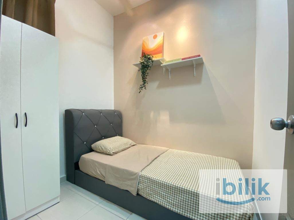 SMALL ROOM - Image 1