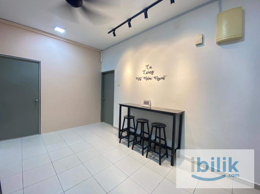 SMALL ROOM - Image 2
