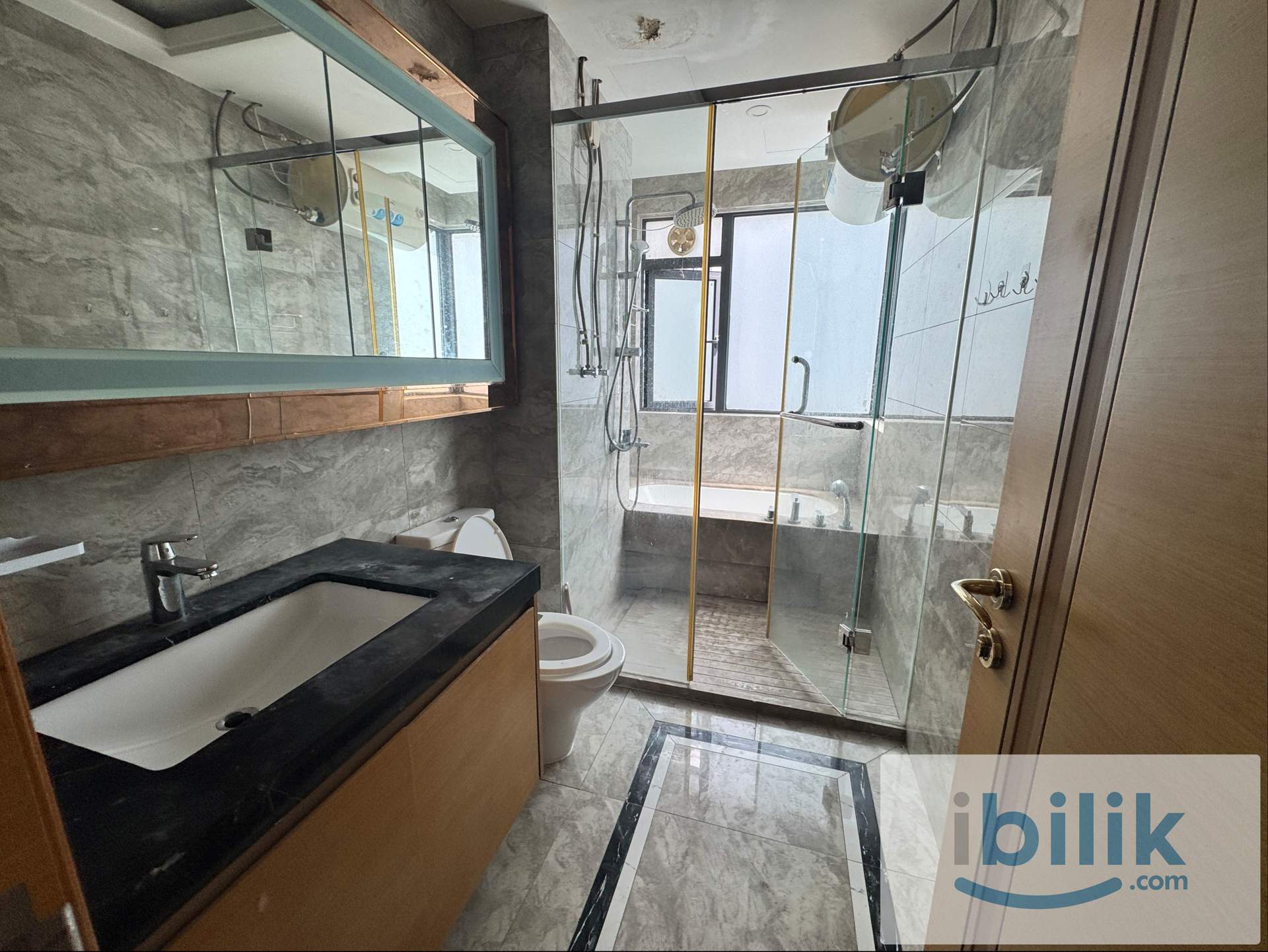 ✨ MASTER ROOM FOR RENT – R&F PRINCESS COVE (SEA VIEW LIVING!) ✨ - Image 4