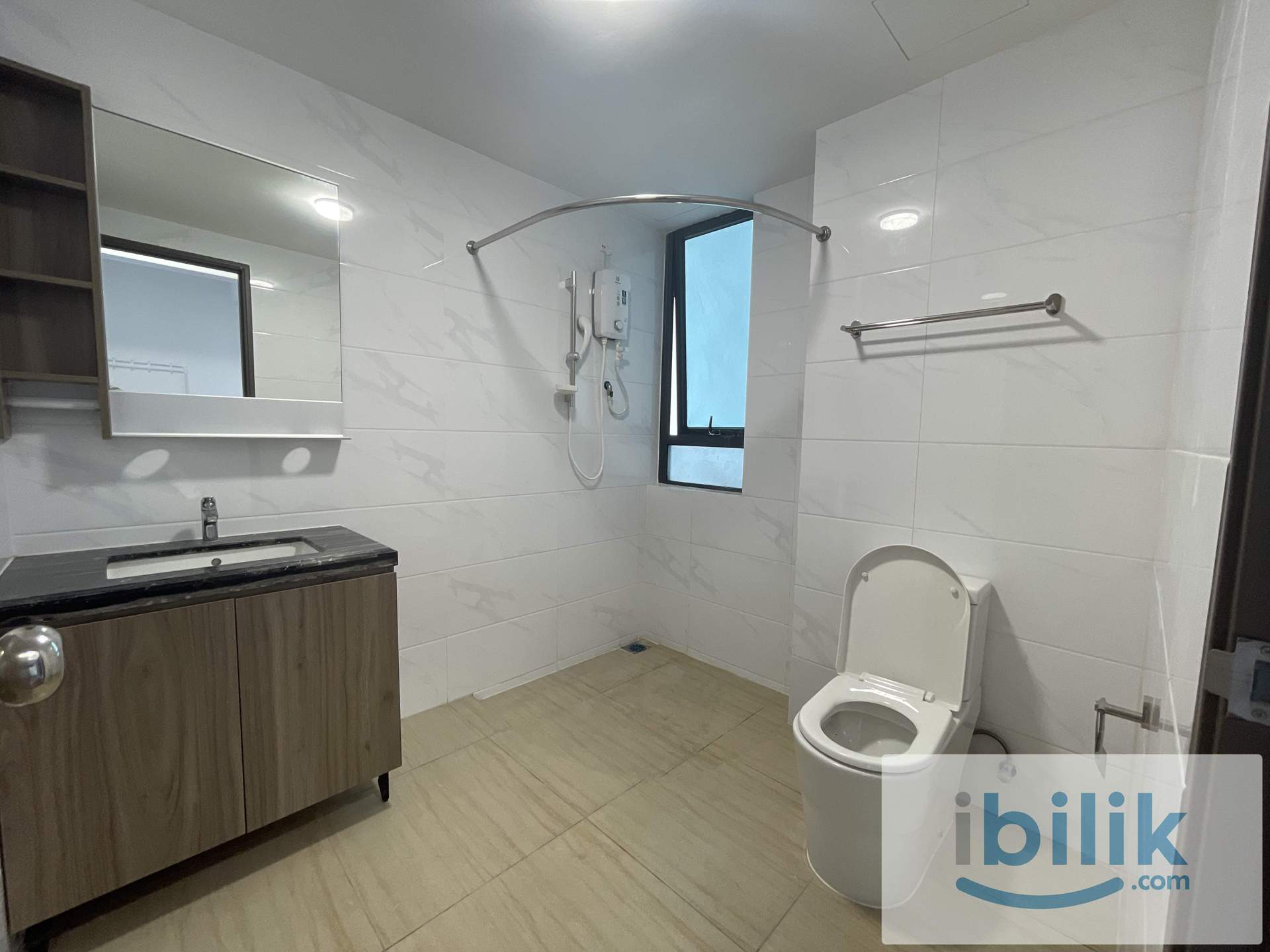 MASTER ROOM FOR RENT @ CENTRAL PARK COUNTRY GARDEN, TAMPOI - Image 3