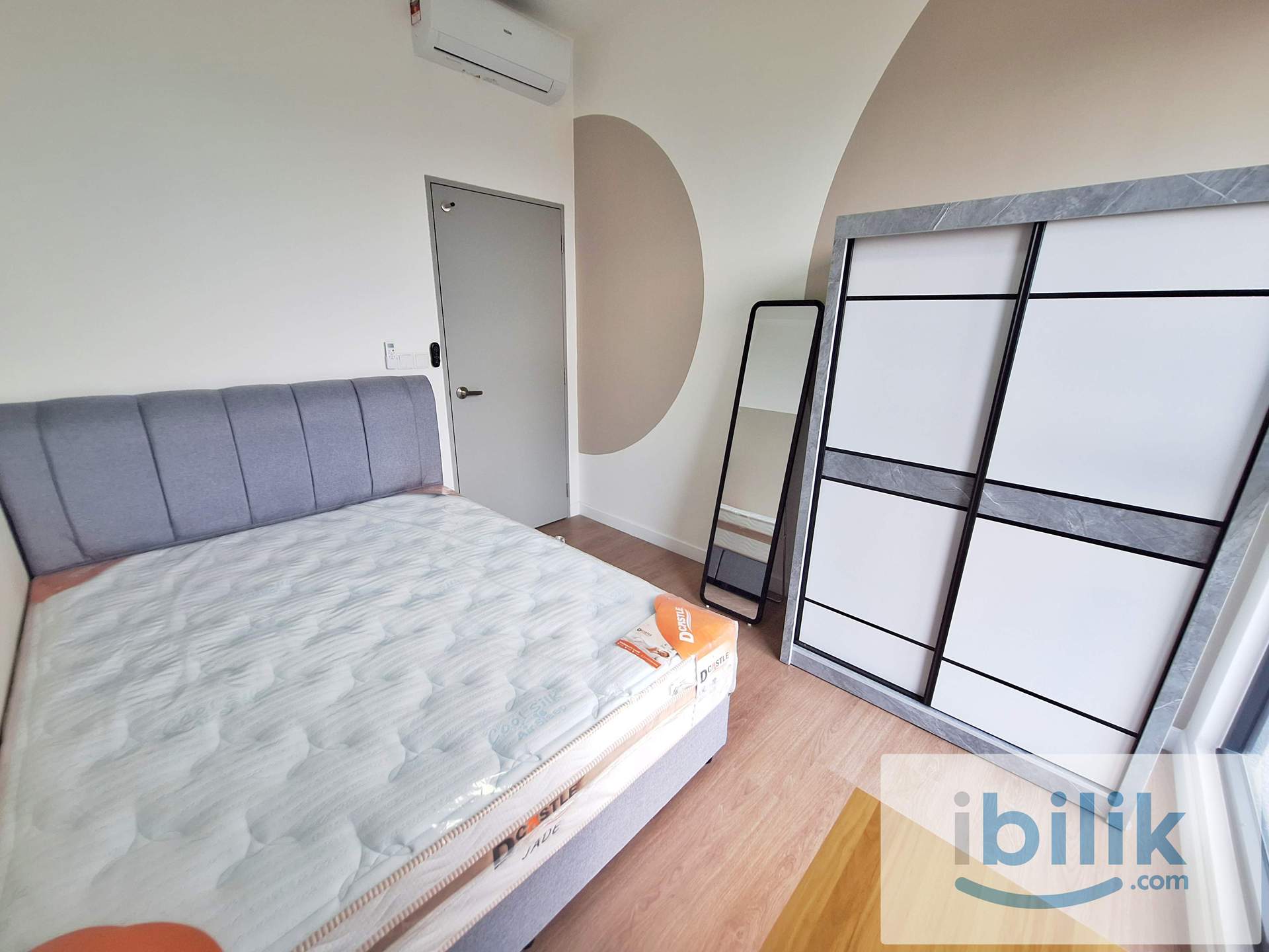 👑Skyline KL Fully Furnished Cozy Queen Bed Room For Rent ✅️LRT Pudu downstairs ✅️Nearby Sunway Velocity, MyTown, IKEA - Image 1