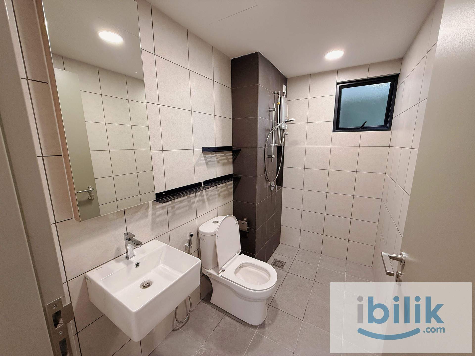 🏡 QUEEN ROOM IN PETALING JAYA 😍 5MINS TO MUTIARA DAMANSARA🎉 - Image 5