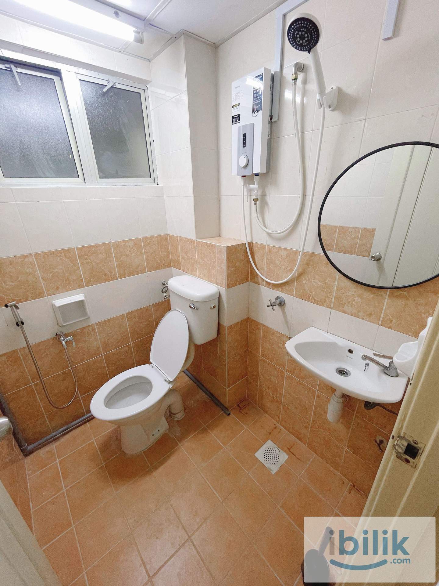 🏡 QUEEN ROOM MRT TO KWASA DAMANSARA😍7MINS WALK TO MRT🚝 - Image 5