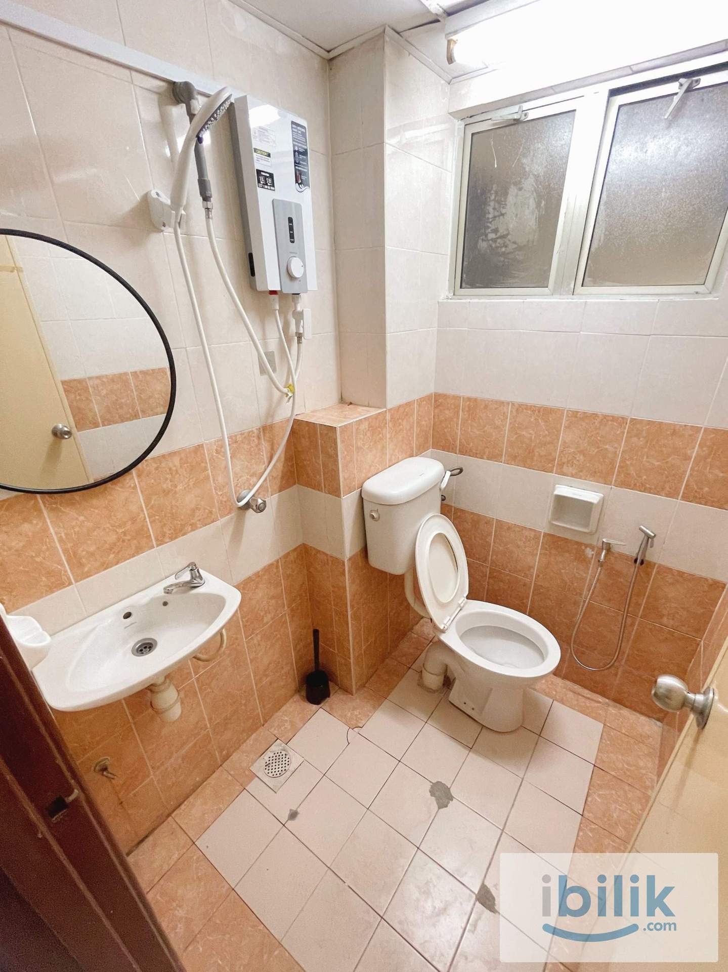 🏡 QUEEN ROOM IN DAMANSARA😍WALKING DISTANCE TO MRT MUTIARA DAMANSARA 🚅 - Image 10