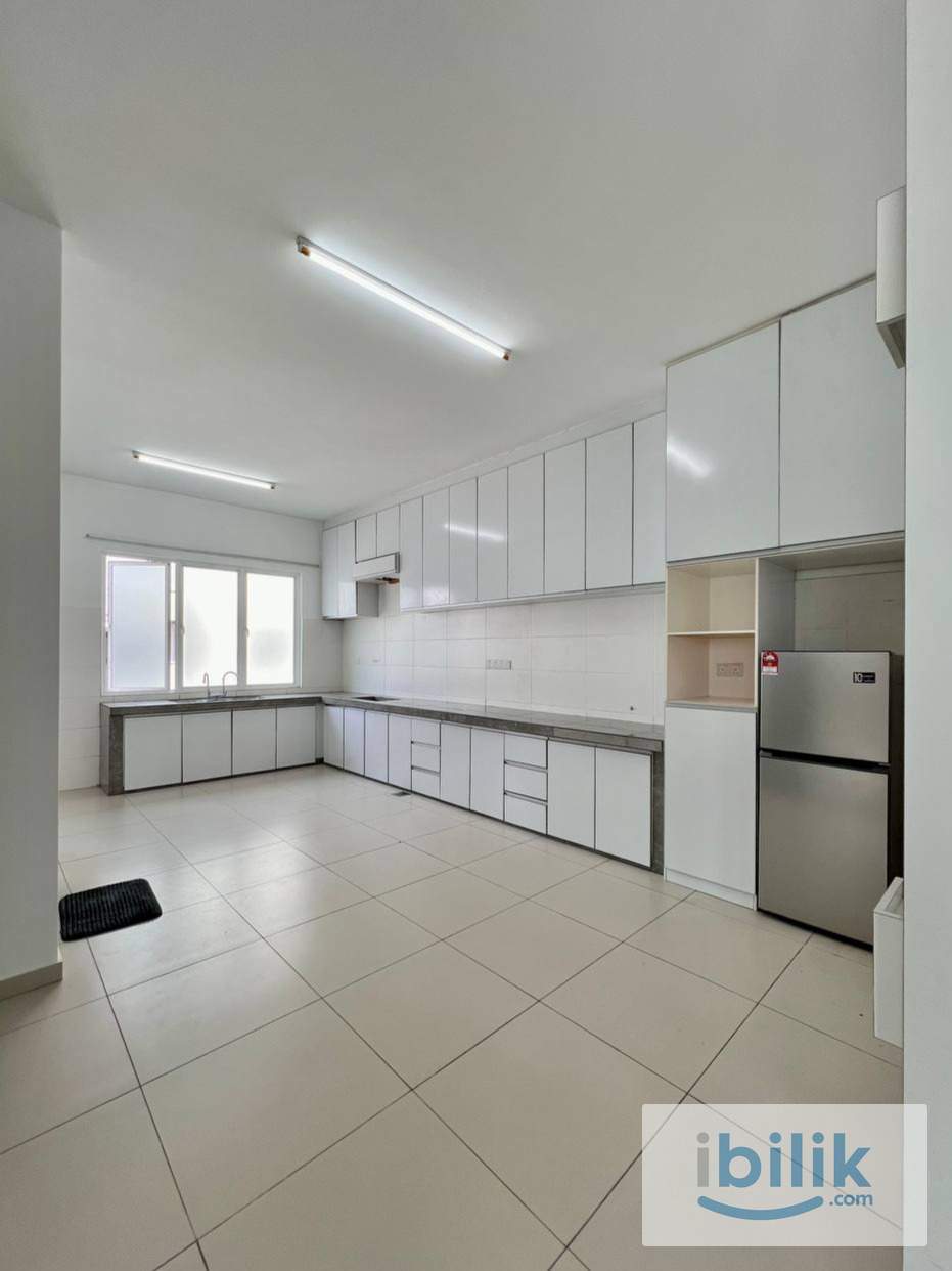   💫ROOM FOR RENT💫  SENDAYAN ,Merchant Square,99 SPPEDMART,MCD,7 ELEVEN,DIY - Image 2