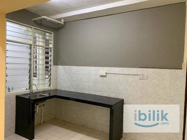 Newly Renovated #Air-cond Middle Queen bedroom #10mins to Sunway Pyramid #Low Deposit #Free Unlimited WiFi #Fully Furnis - Image 5