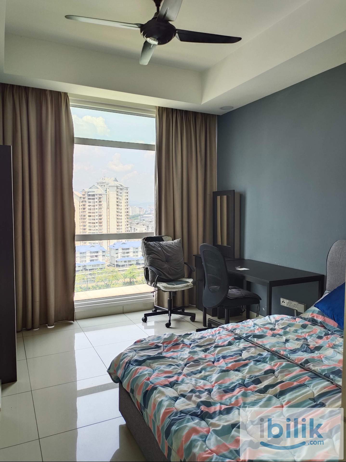 Middle Room with Queen Size Bed - Image 2
