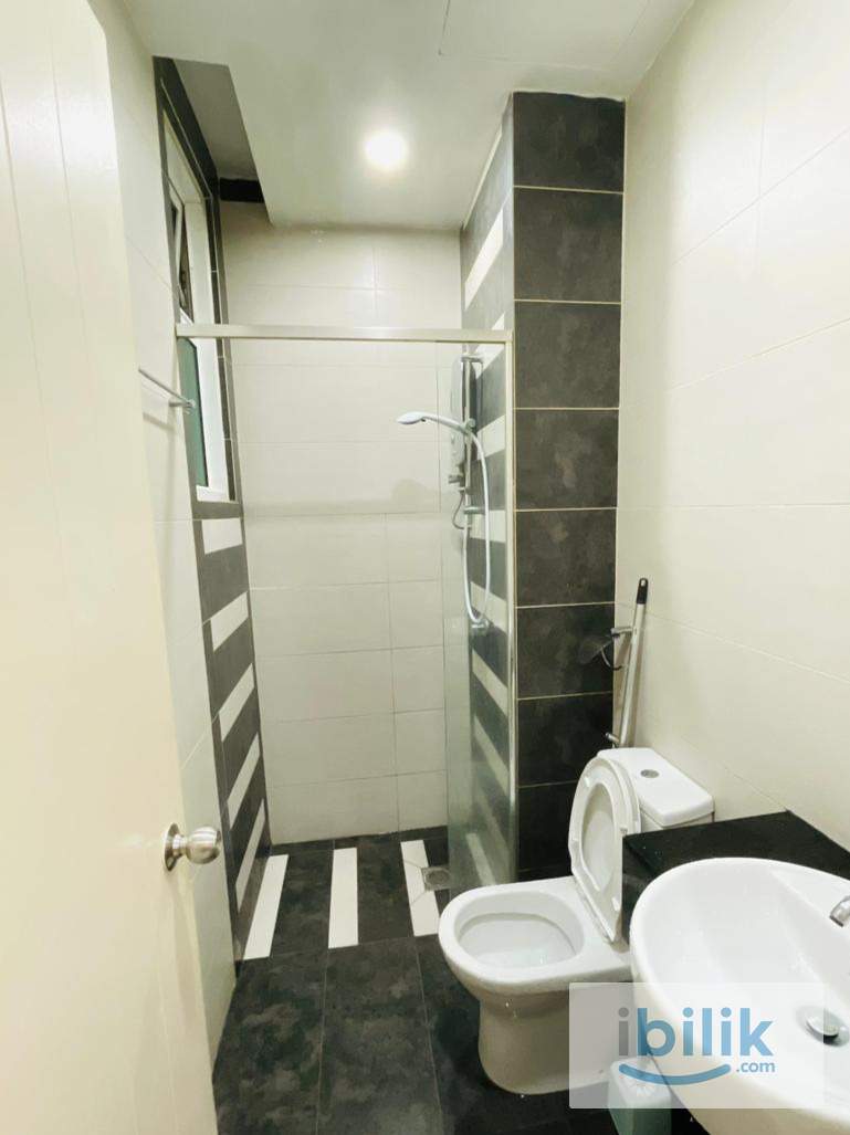 Queen Bed Big Middle Room 大间中房包水电网 有阳光！ - Image 5