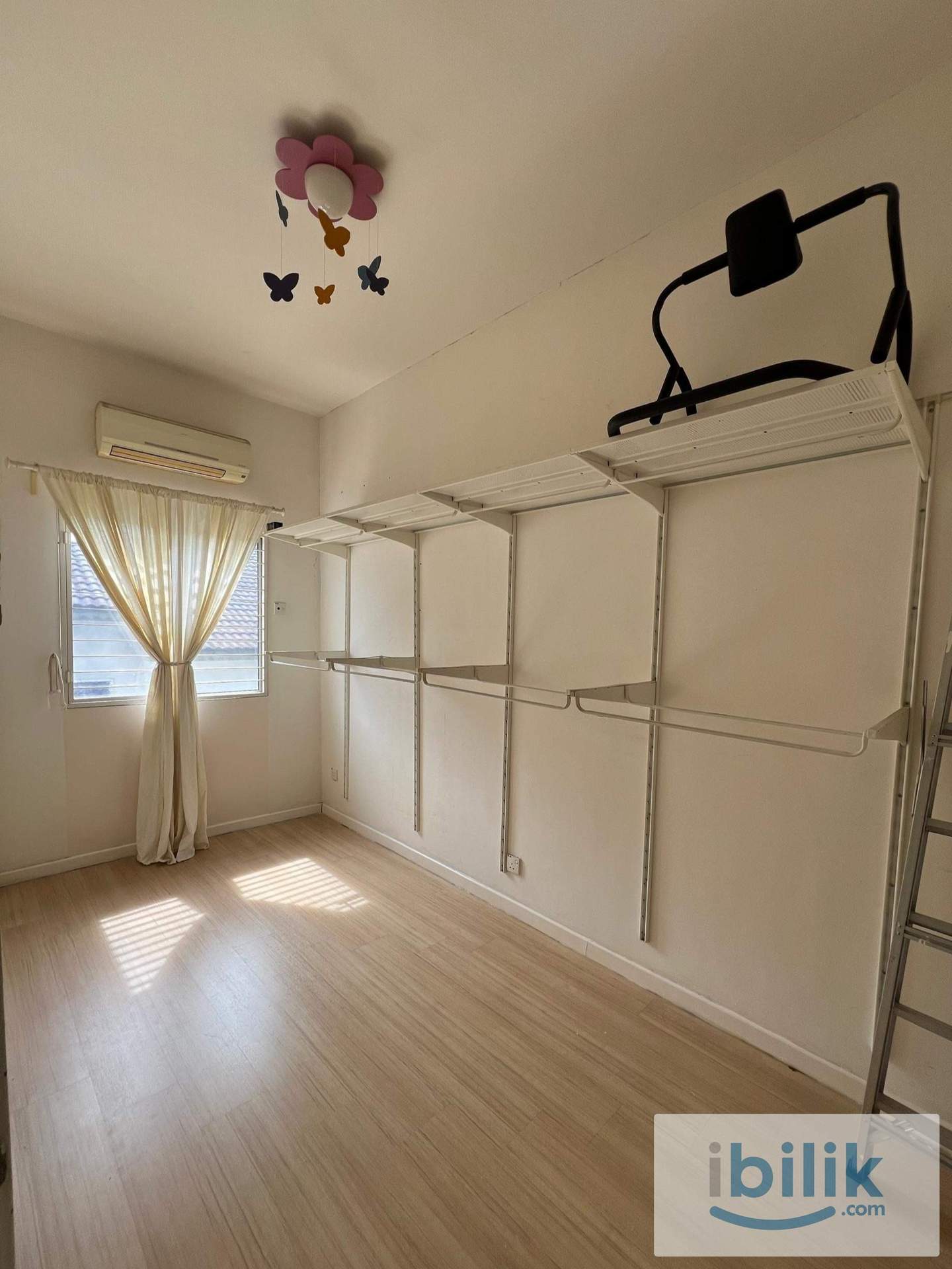 Female Room for Rent – Paragon 202 Bandar Putra Permai, Seri Kembangan - Image 1