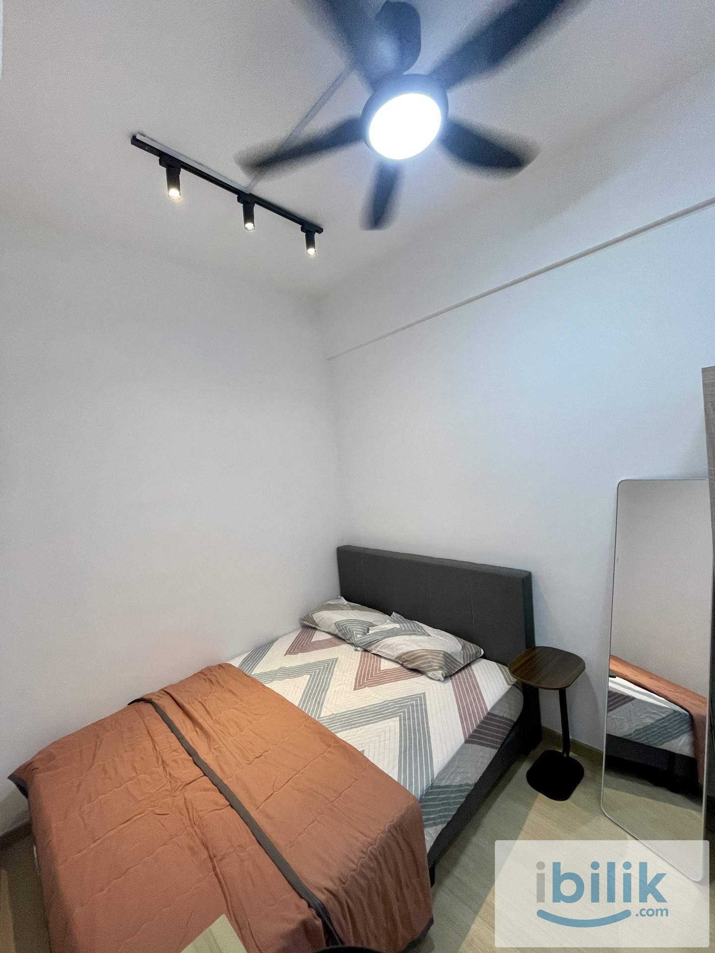 FEMALE MUSLIM @ I-CITY MALL 3 MINS WALKING @ BECENTRAL 2 @ CONDO FOR RENT - Image 1