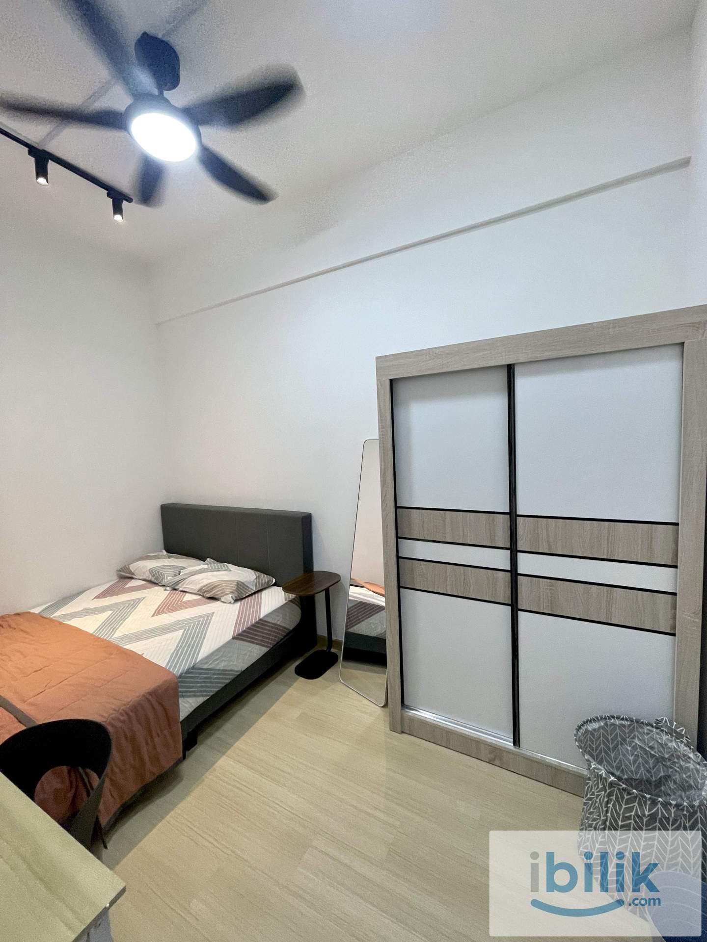 FEMALE MUSLIM @ I-CITY MALL 3 MINS WALKING @ BECENTRAL 2 @ CONDO FOR RENT - Image 2