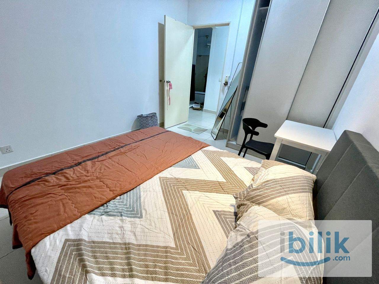(KEYLESS) Smart Lock @ Medium Queen Bedroom for Rent at Seri Baiduri @ Setia Alam @ Female Muslim Unit - Image 9