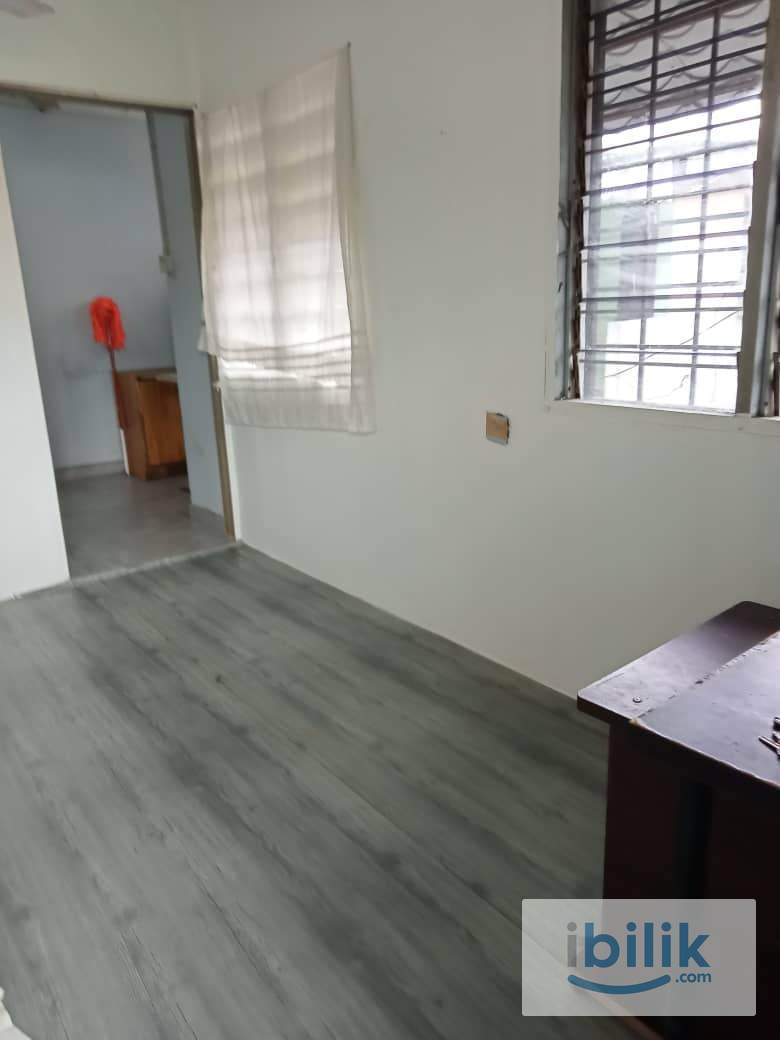 Studio/Single Room with Pantry, Living Room and Private Bathroom at Taman Medan - Image 4