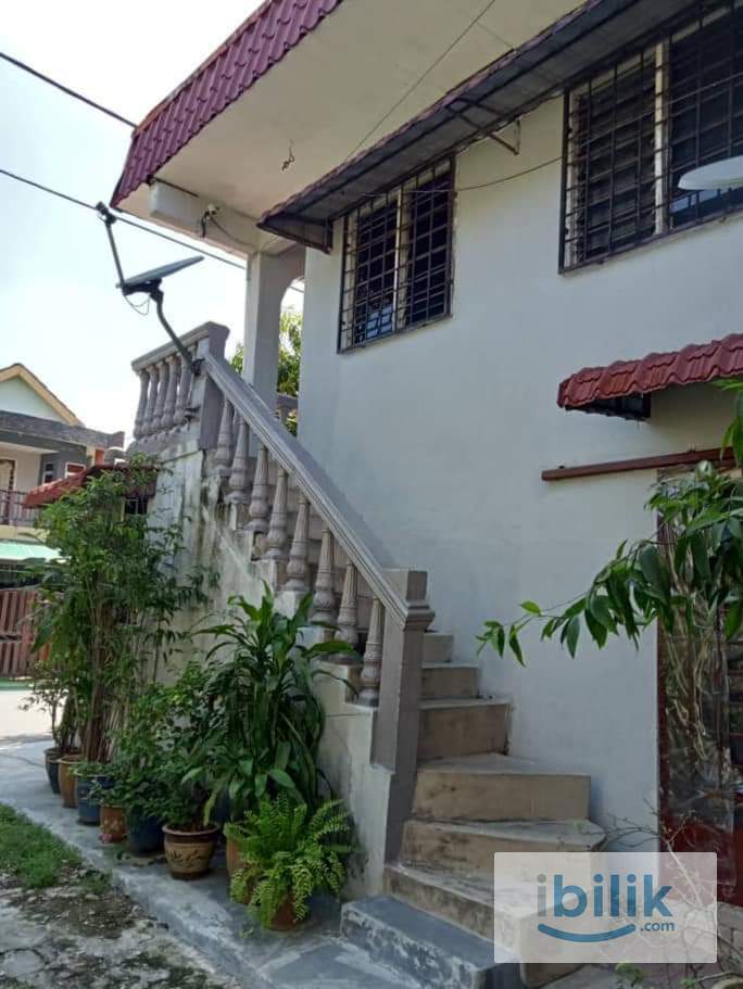Studio/Single Room with Pantry, Living Room and Private Bathroom at Taman Medan - Image 1