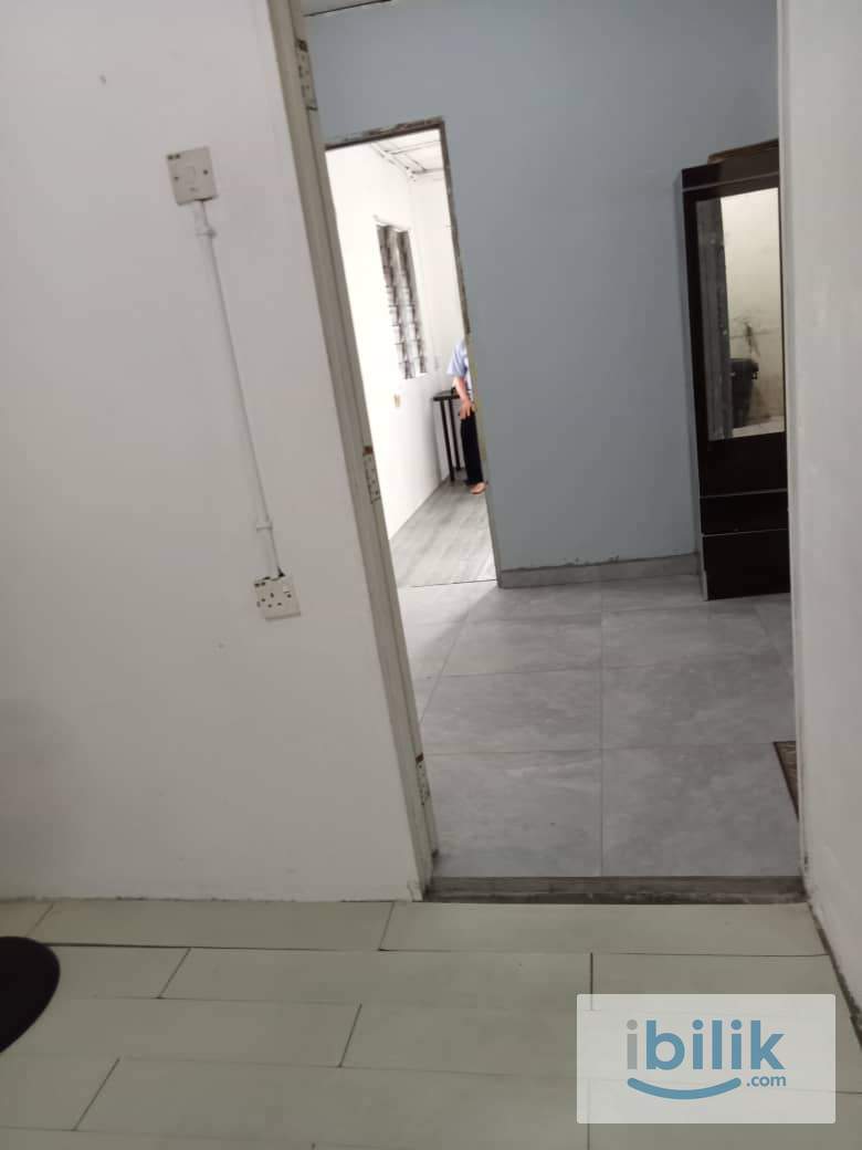 Studio/Single Room with Pantry, Living Room and Private Bathroom at Taman Medan - Image 4