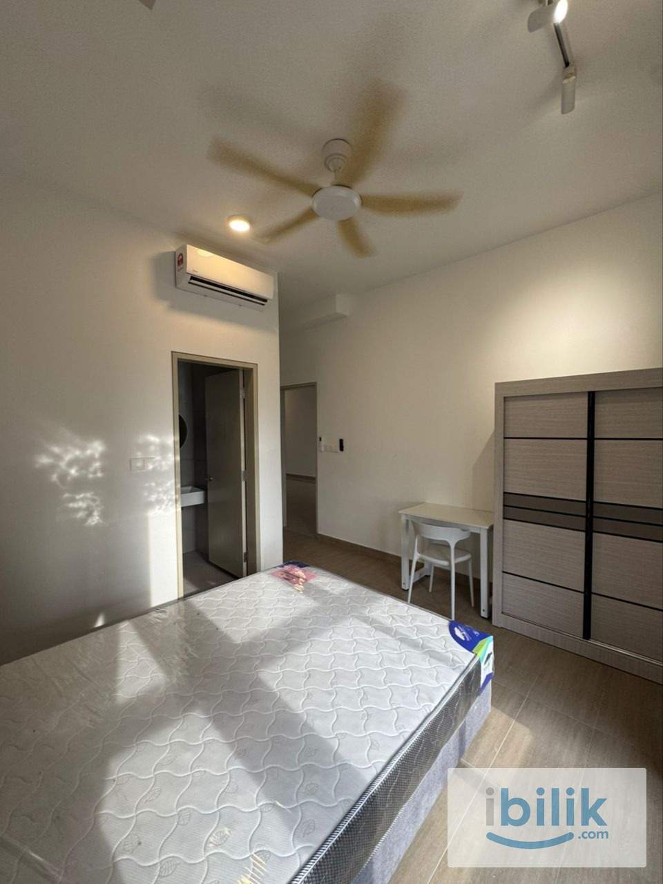 🏡✨𝐇𝐚𝐫𝐦𝐨𝐧𝐲 𝐁𝐫𝐚𝐧𝐝 𝐍𝐞𝐰 𝐌𝐚𝐬𝐭𝐞𝐫 𝐑𝐨𝐨𝐦 𝐰𝐢𝐭𝐡 𝐩𝐫𝐢𝐯𝐚𝐭𝐞 𝐁𝐚𝐭𝐡𝐫𝐨𝐨𝐦, 𝐂𝐨𝐦𝐟𝐲 𝐝𝐞𝐬𝐢𝐠𝐧 - Image 9