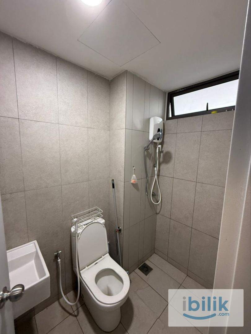 Kenwingston Platz Middle Room  - Image 2
