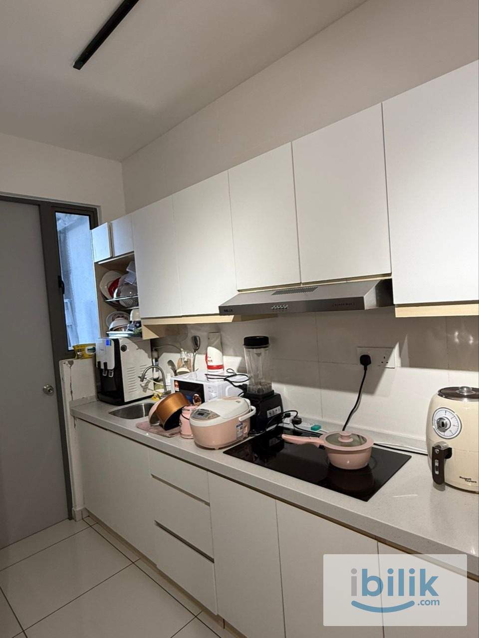 Kenwingston Platz Middle Room  - Image 4