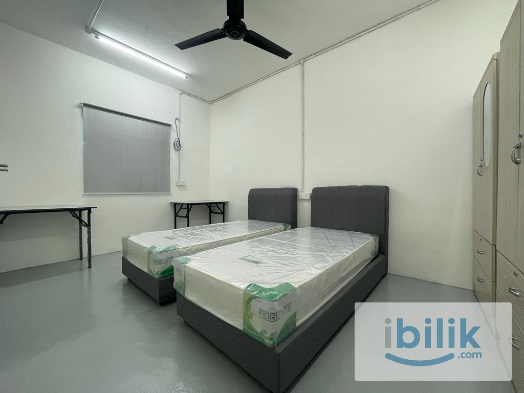 Clean Middle Room with aircond at Kota Permai, Bukit Mertajam, Seberang Perai (Shop Lot Unit) - Image 1