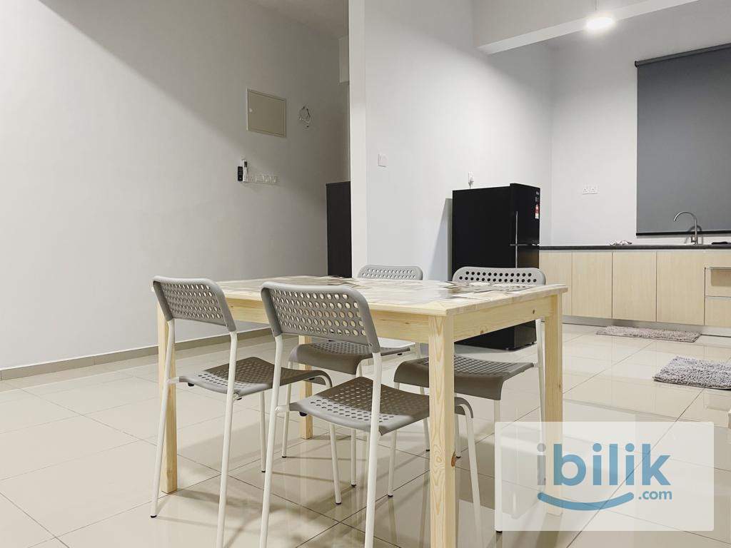 Cozy Middle Room with balcony at Abel Residence Condominium, Bukit Mertajam, Seberang Perai - Image 7