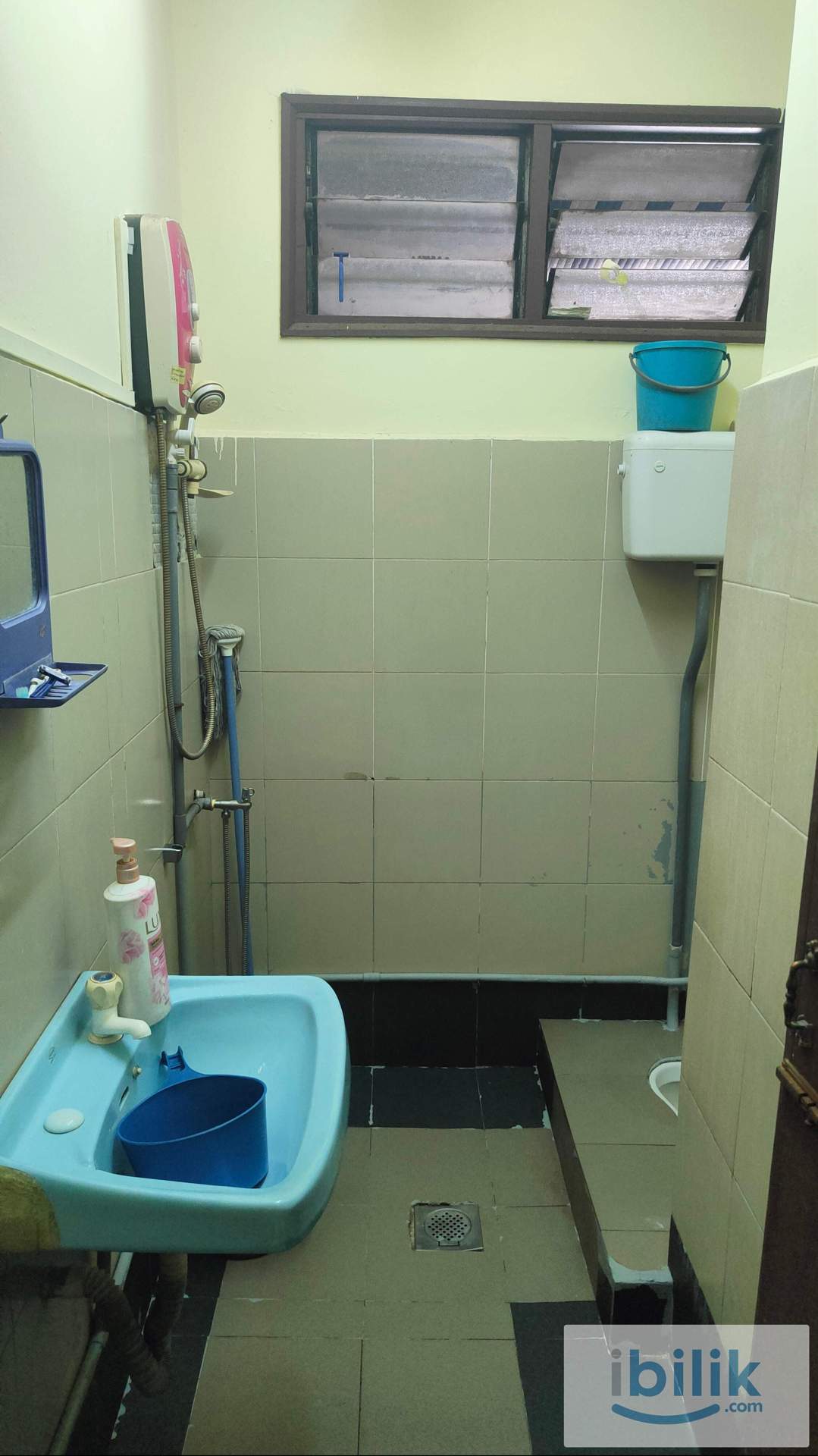 Bilik Medium Teres dengan Balcony  di Kampung Pandan KL - Image 3