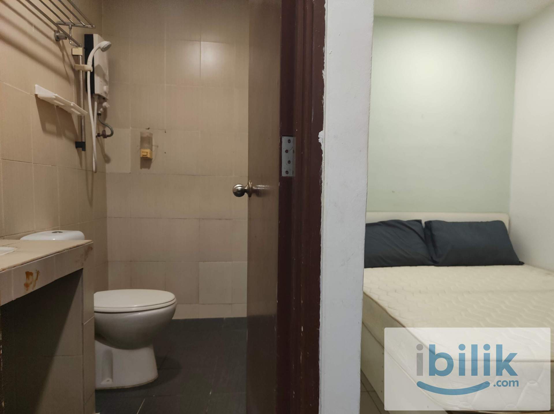 Master Room with Attached Hotel-Style Bathroom near Maluri MRT/LRT & Velocity - Image 1