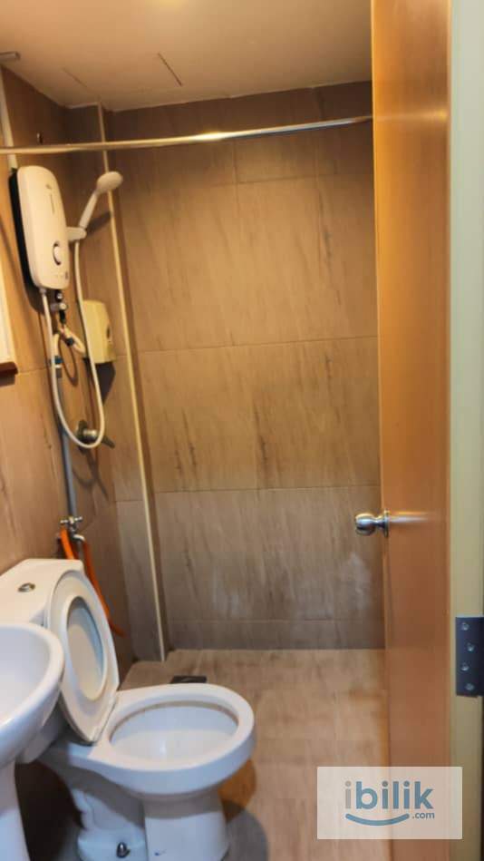 Master Room with Window + Hotel Co Living  | Near LRT Puchong Jaya - Image 2