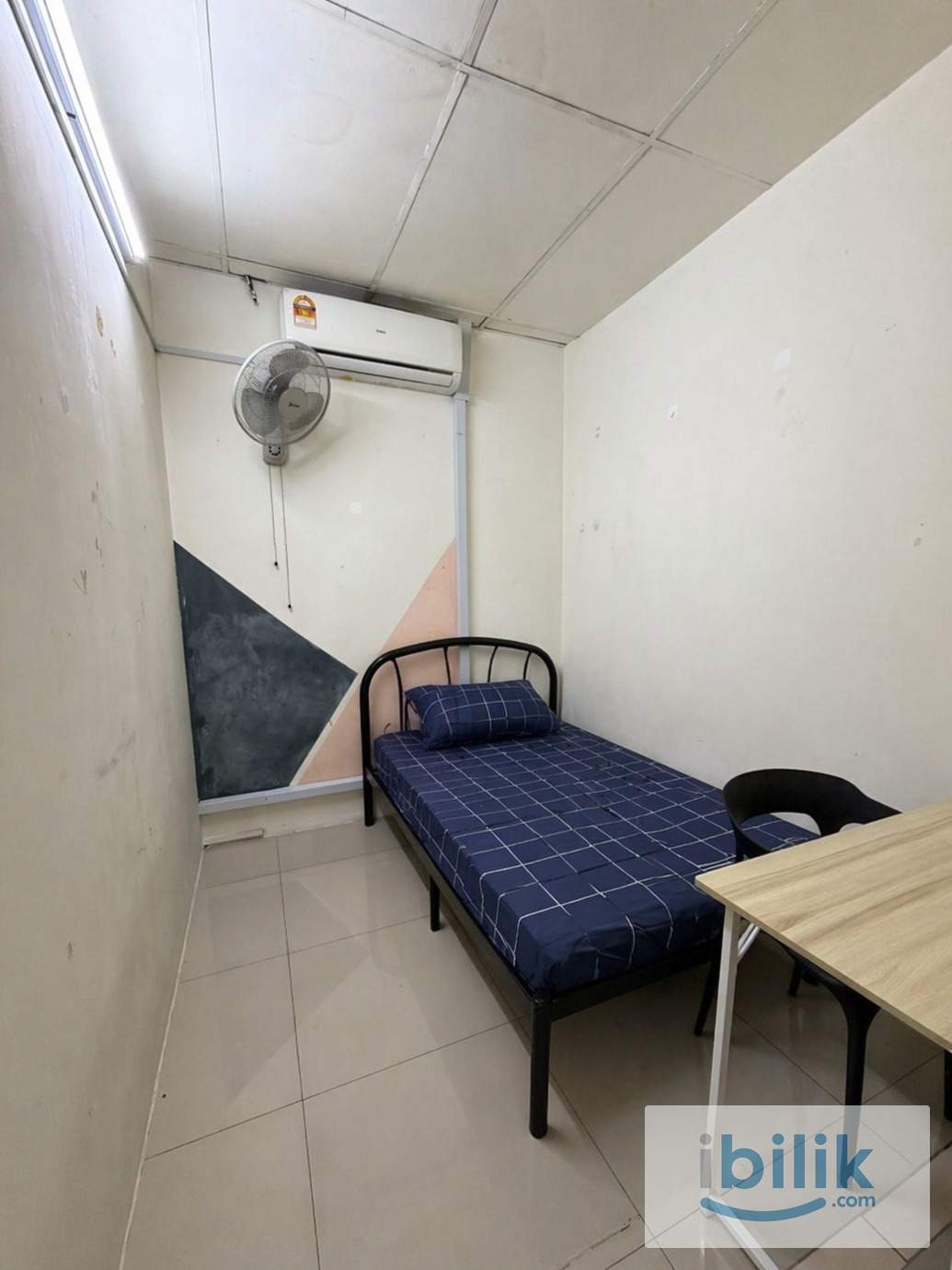 🏡 Single Room Aircond (Above Shop) – TTDI, Near MRT 🚆 - Image 1