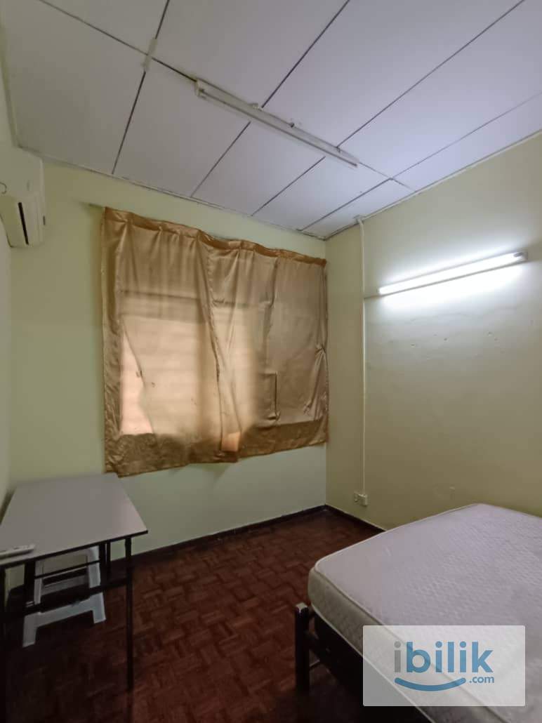 🏡 Queen Bed Room in Terrace House @ Taman Orkid Desa, Cheras - Image 1