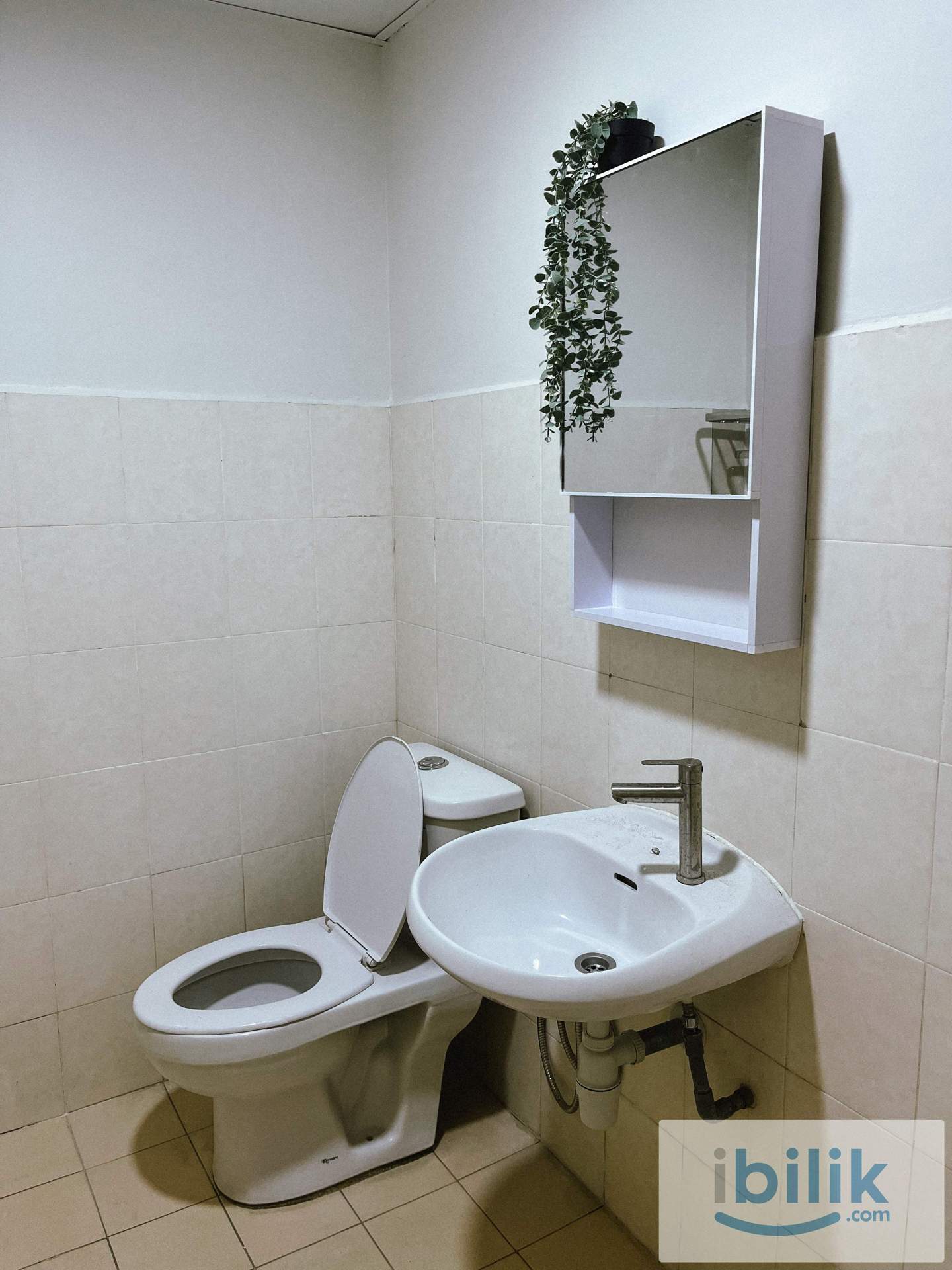 PREMIUM ROOM FOR RENT 9MIN WALK TO MRT - Image 3