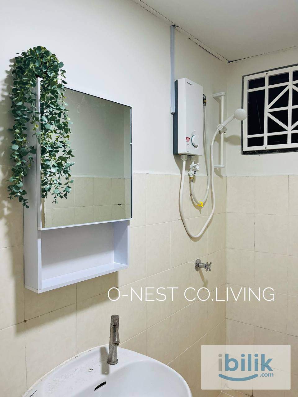 BILIK SEWA MINIMALIST (A/C/Queen Bed/Dryer) - Image 6