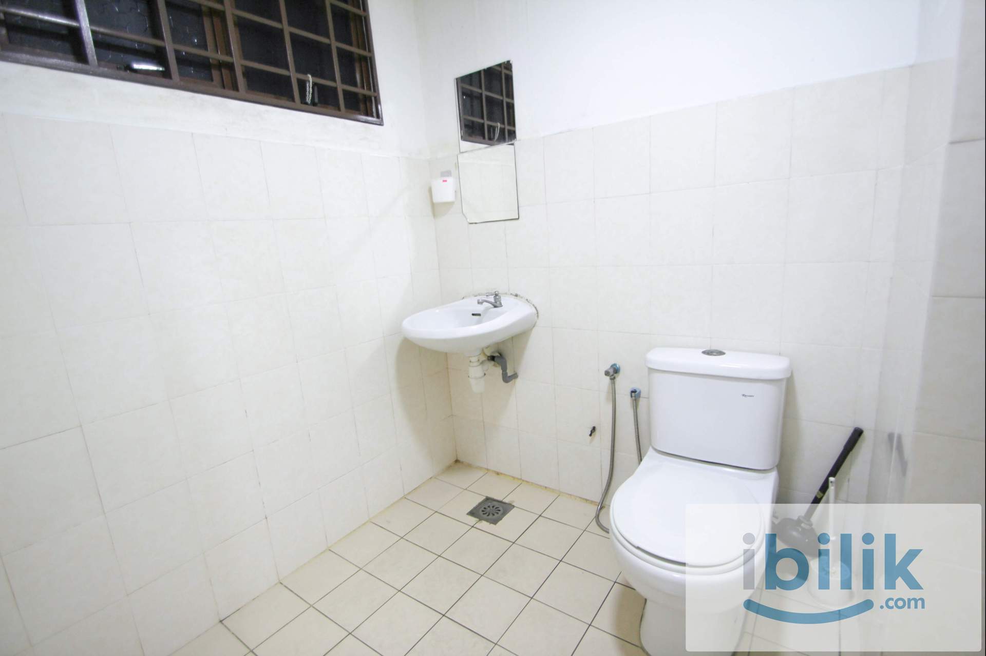 Master room attach bathroom - Image 4