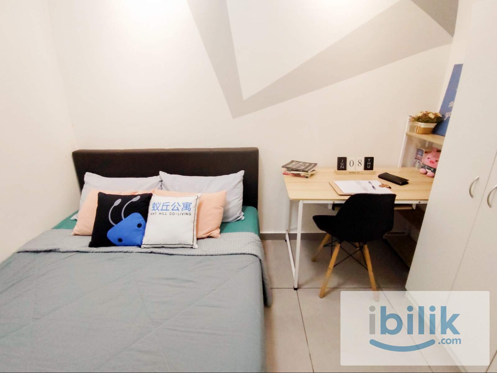 Comfy Medium room  - Image 6
