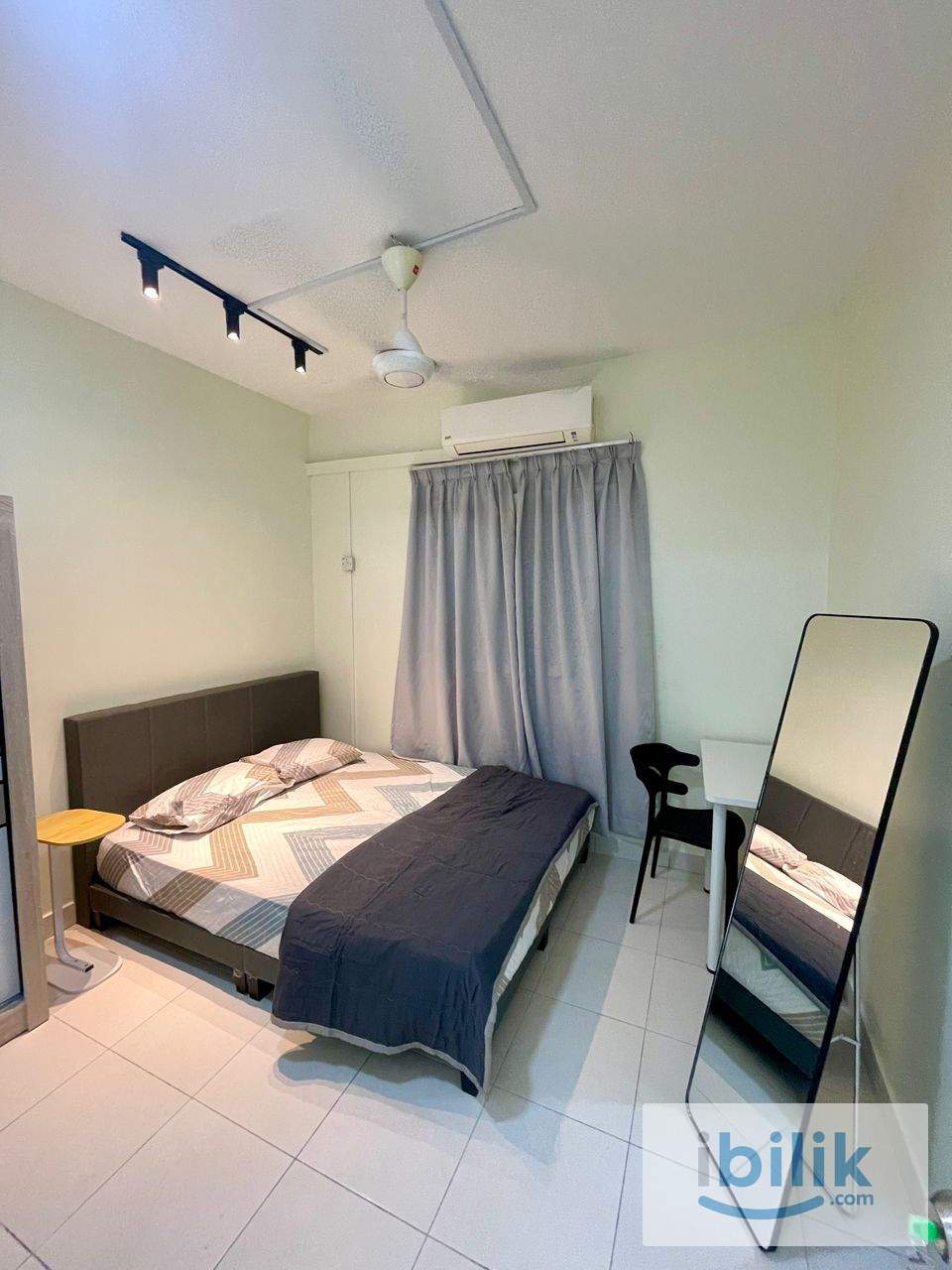 (KEYLESS) Smart Lock @ Large Medium Queen Bedroom for Rent at Seri Mutiara @ Setia Alam @ FEMALE UNIT - Image 3