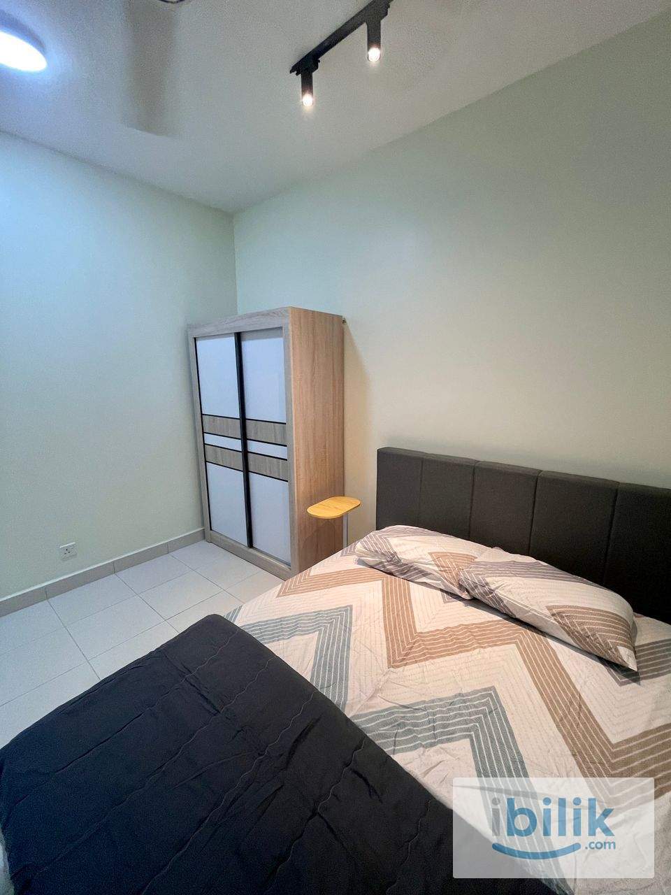 (KEYLESS) Smart Lock @ Large Medium Queen Bedroom for Rent at Seri Mutiara @ Setia Alam @ FEMALE UNIT - Image 4