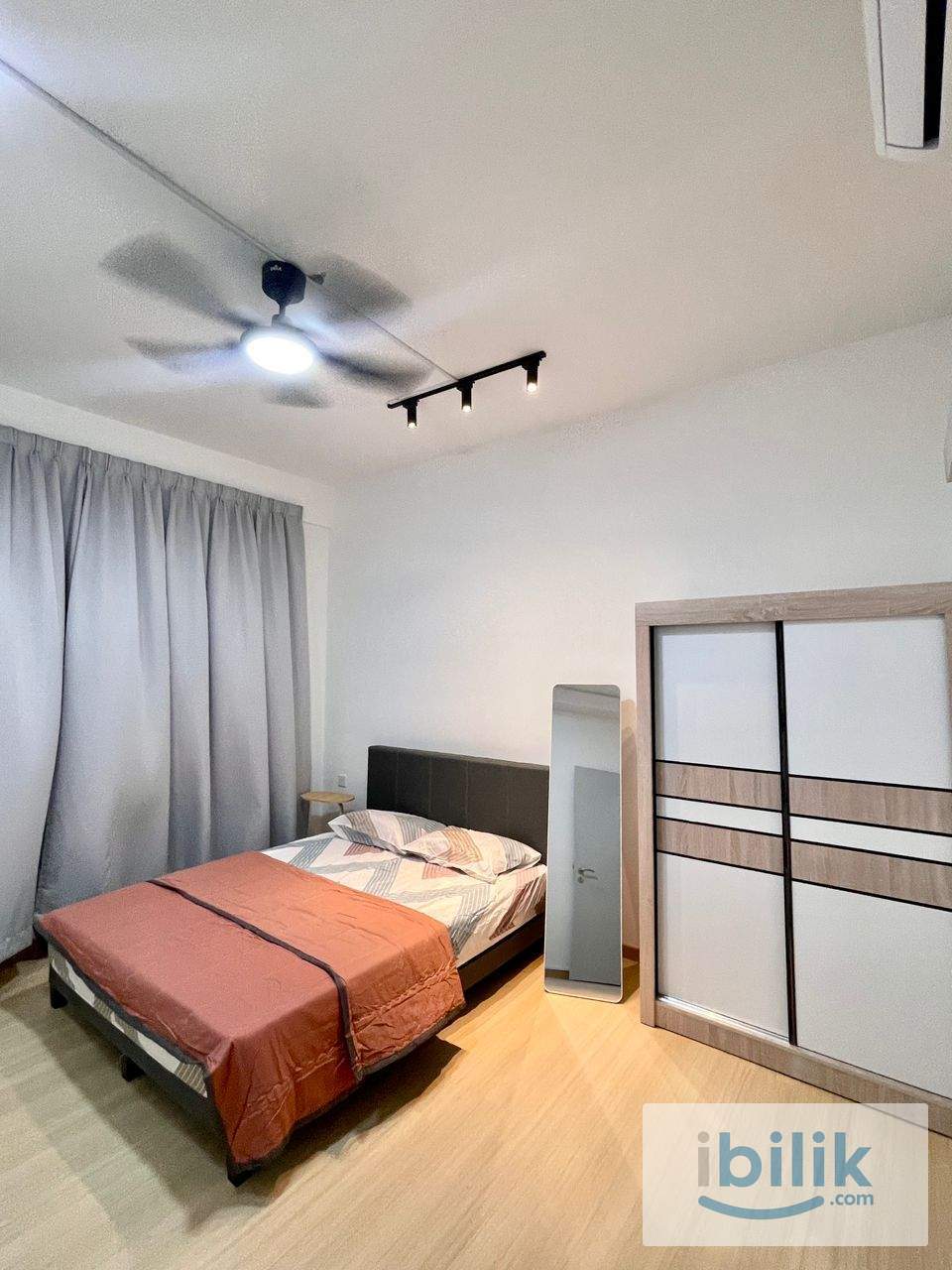 i-City @ Master Queen Bedroom for Rent at BeCentral 2 @1 min walking to i-City Mall @ Private Bathroom @ MALE UNIT - Image 6