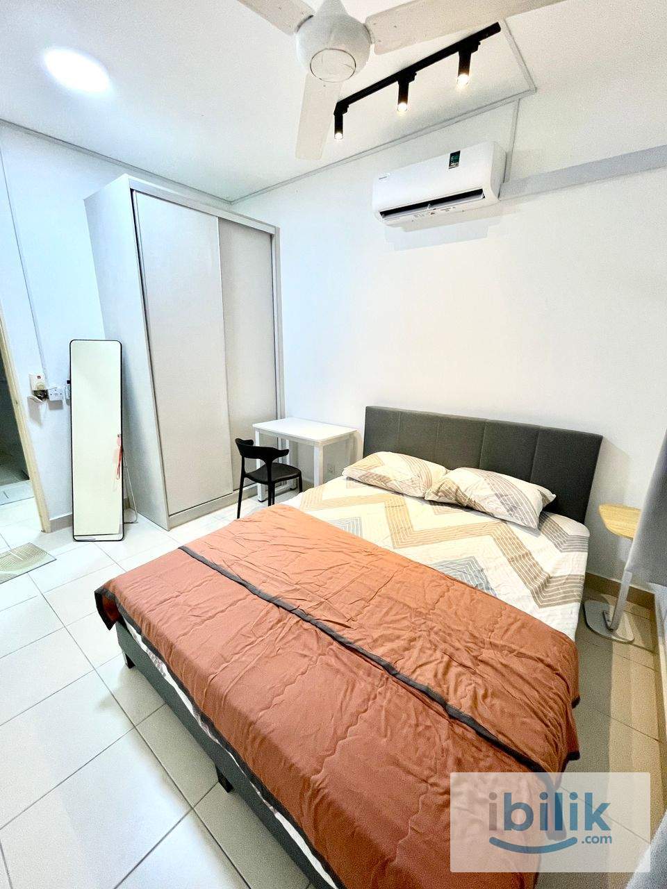 (KEYLESS) Smart Lock @ Medium Queen Bedroom for Rent at Seri Baiduri @ Setia Alam  @ Female Muslim Unit - Image 6