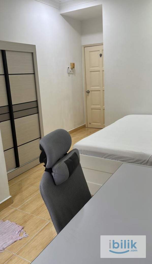 Spacious middle room at USJ in a FEMALE only house - Image 2