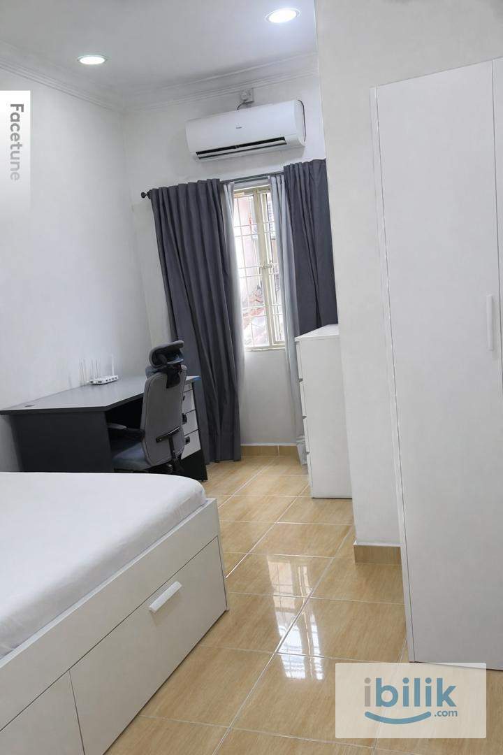 Spacious middle room at USJ in a FEMALE only house - Image 5