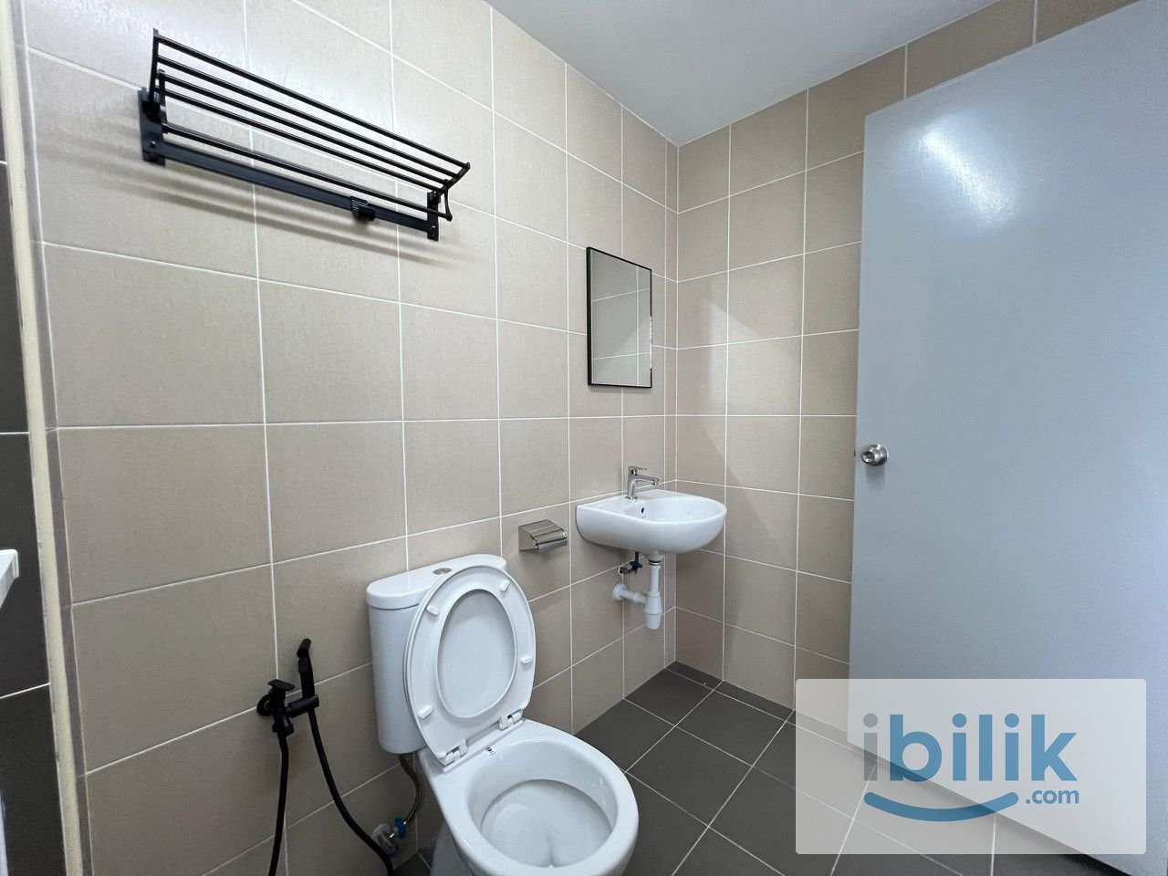 Razak City Fully Furnish Small Room For Rent - Image 3