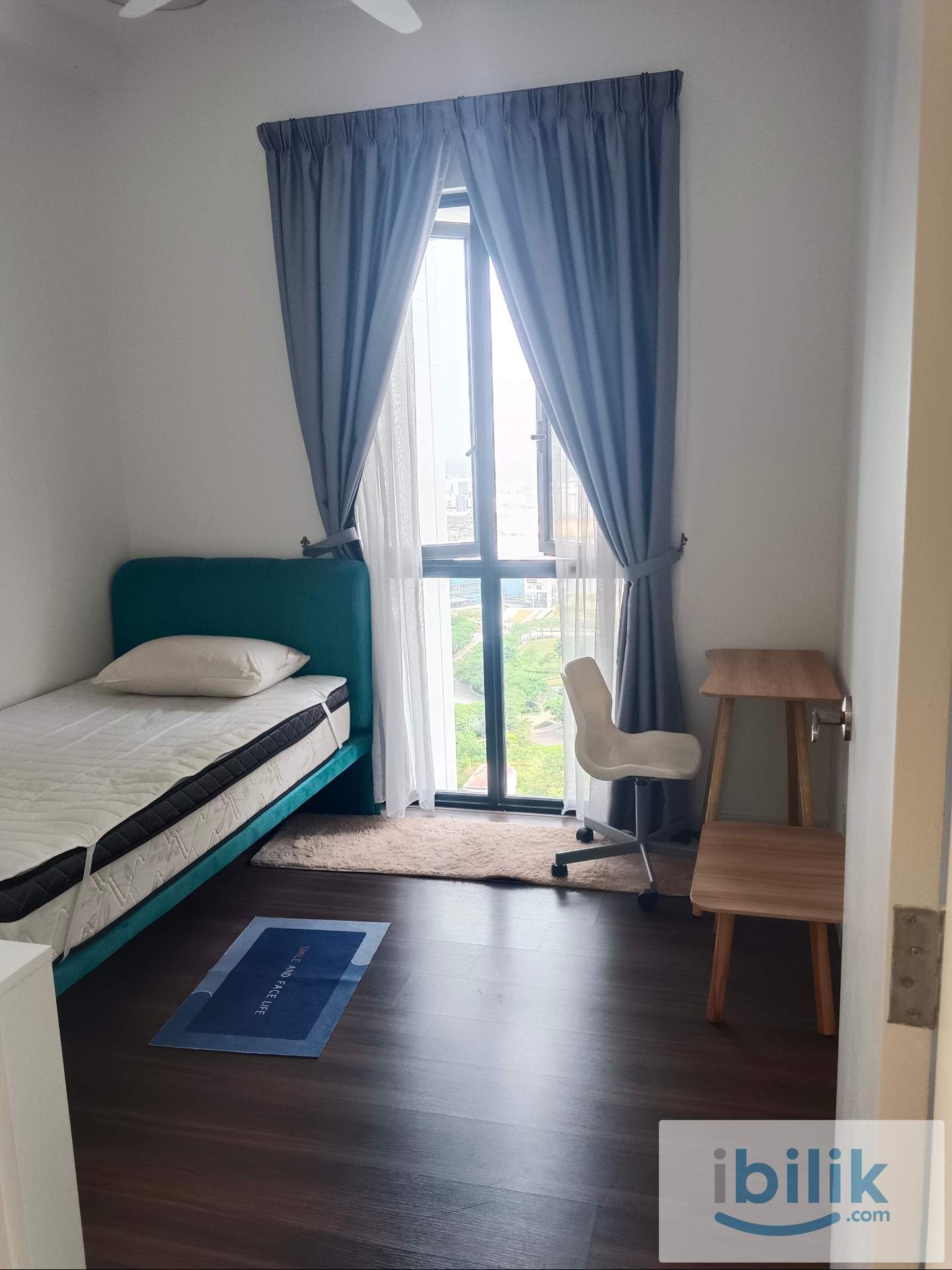 Middle Room - Image 7