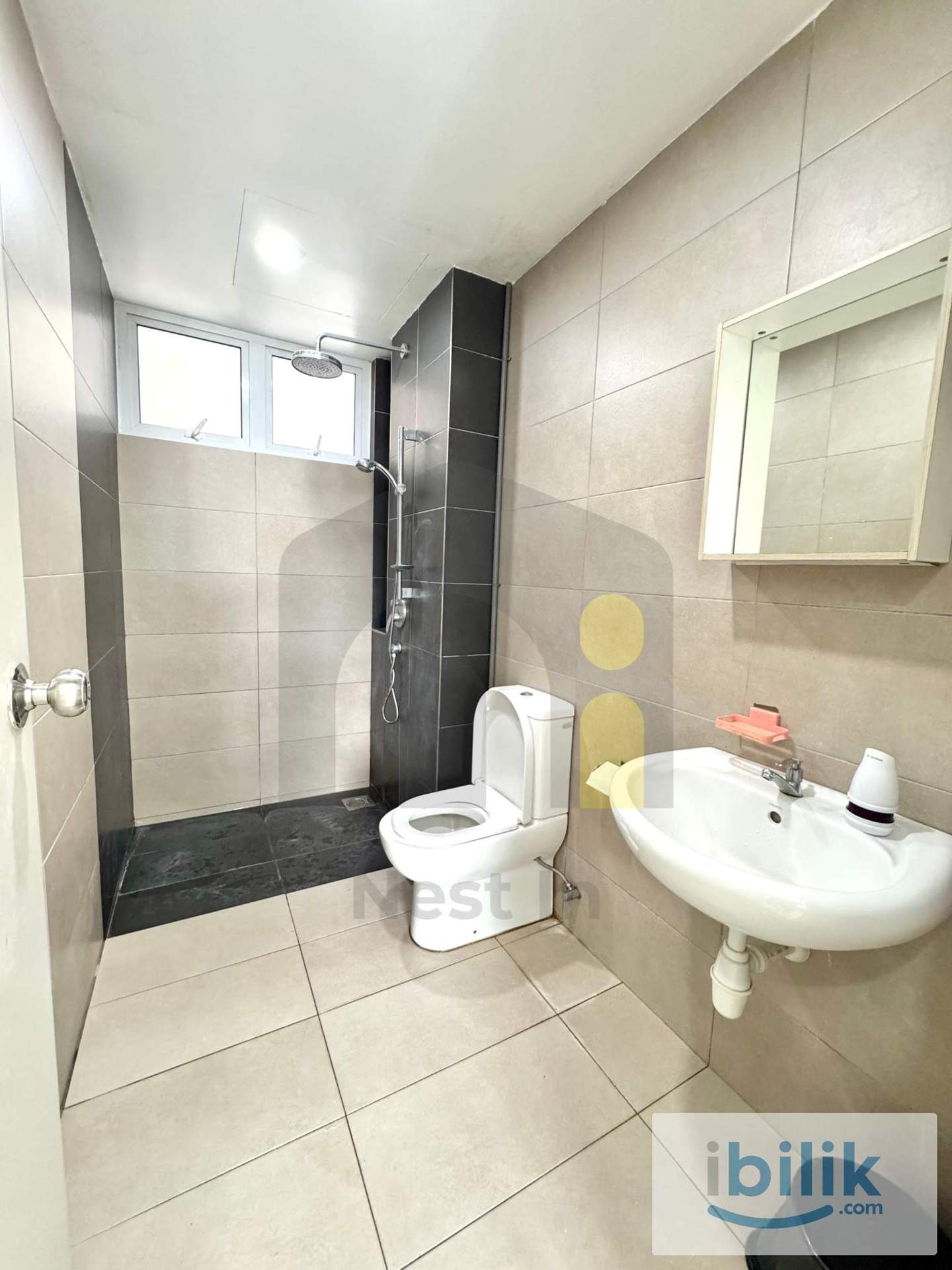 Gardens Ville master room for rent, Sungai Ara - Image 2