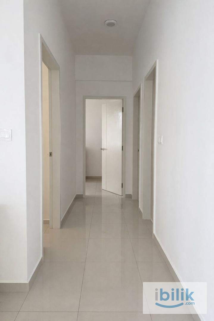 Master Bedroom (Airport View) - Image 3